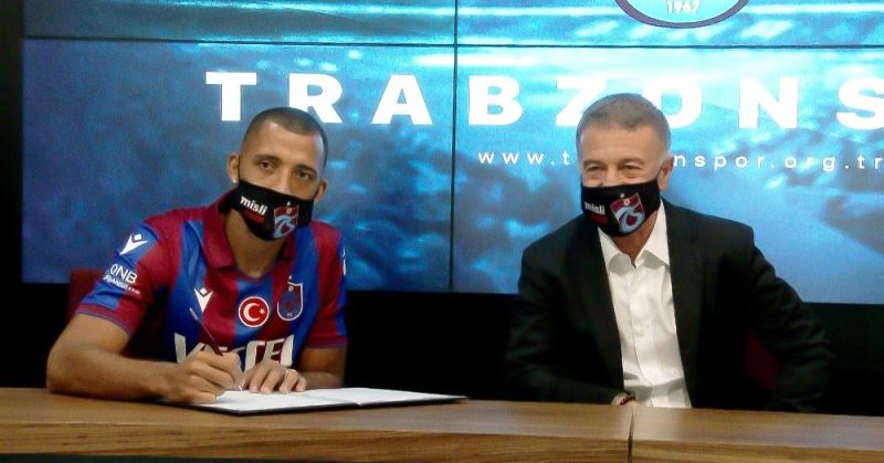 Trabzonspor’un yeni transferleri Vitor Hugo ve Djaniny Semedo için imza töreni düzenlendi
