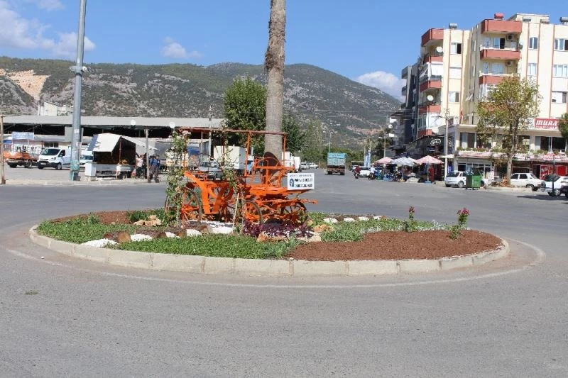 Trafikten men edilen faytonlar, Finike’yi güzelleştirdi
