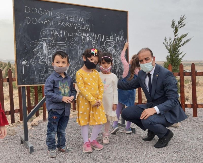 Hababam Sınıfı’ndaki sahne gerçek oldu, ormanda okul açıldı
