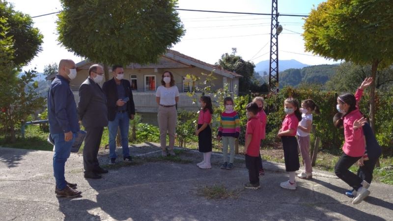 ZBEÜ’den köy okulu öğrencilerine yardım
