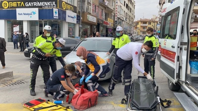 Yaşlı teyzeye hem çarptı, hem de azarladı
