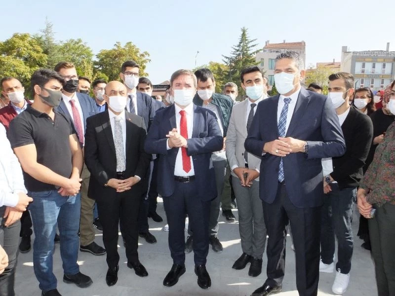 Vali Aydoğdu: “Bir insan dünyayı değiştirir”
