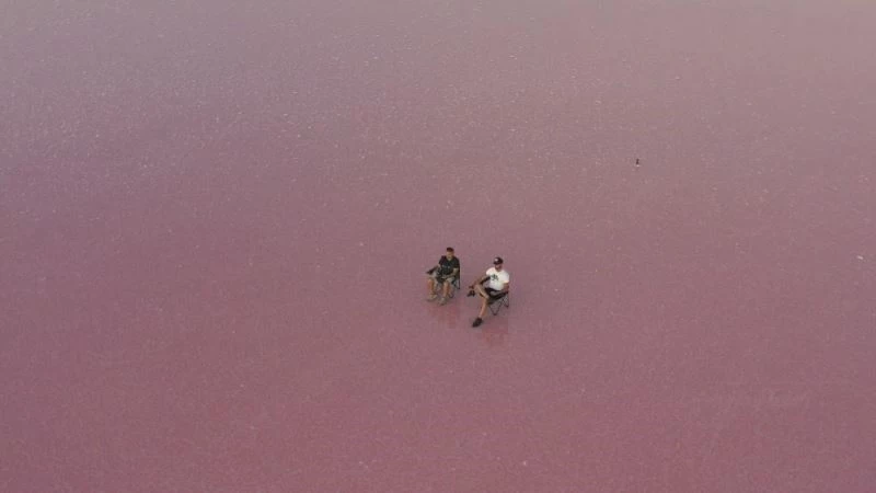 (ÖZEL) Tuz gölünde renkli günbatımı
