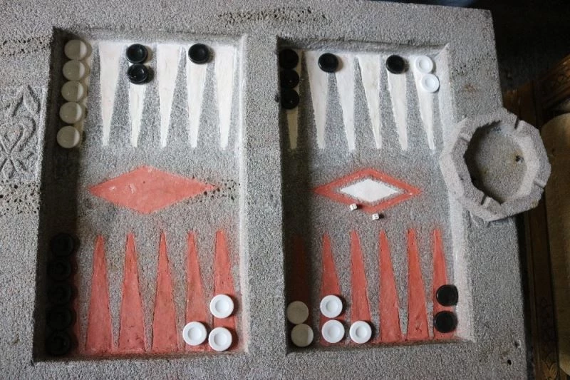 Diyarbakırlı taş ustası bazalt taşından sanat eserleri çıkarıyor
