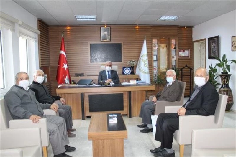Yunus Emre Camii Yaptırma ve Yaşatma Derneği Üyelerinden Müftü Ali Erhun’a ziyaret
