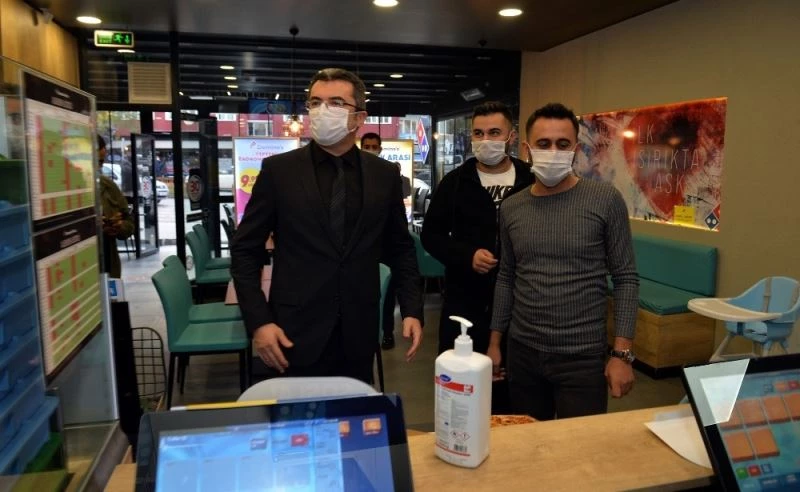 Vali Memiş kentin işlek bölgelerini denetledi
