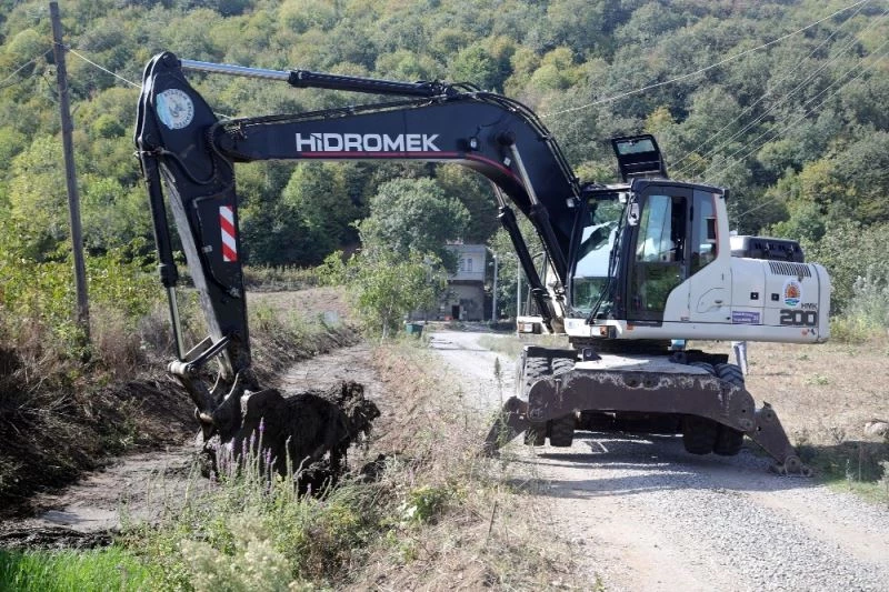 Atakum Belediyesi’nden dere ve su kanallarında taşkına karşı önlem
