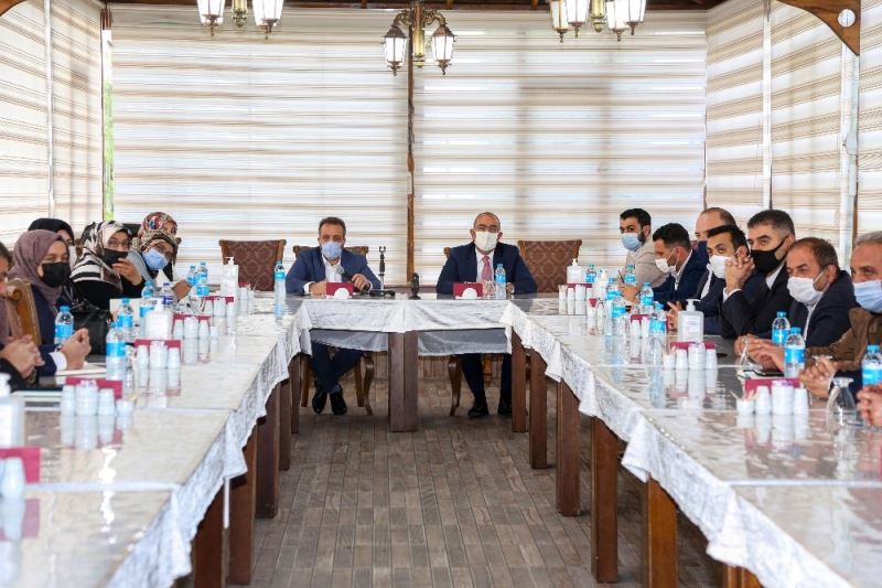 Başkan Kavuş, AK Parti Meram’ın yeni yönetimiyle bir araya geldi
