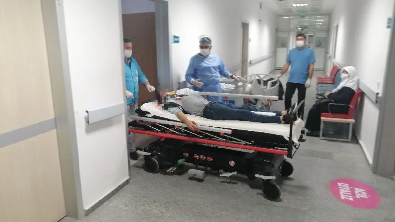 Barışmak için gelen boşandığı kocasını tüfekle vurdu
