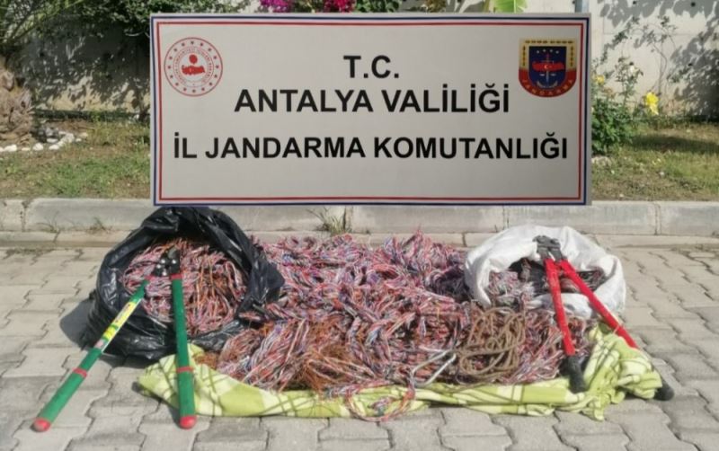 Antalya’da kablo hırsızlığı: 6 şüpheli yakalandı
