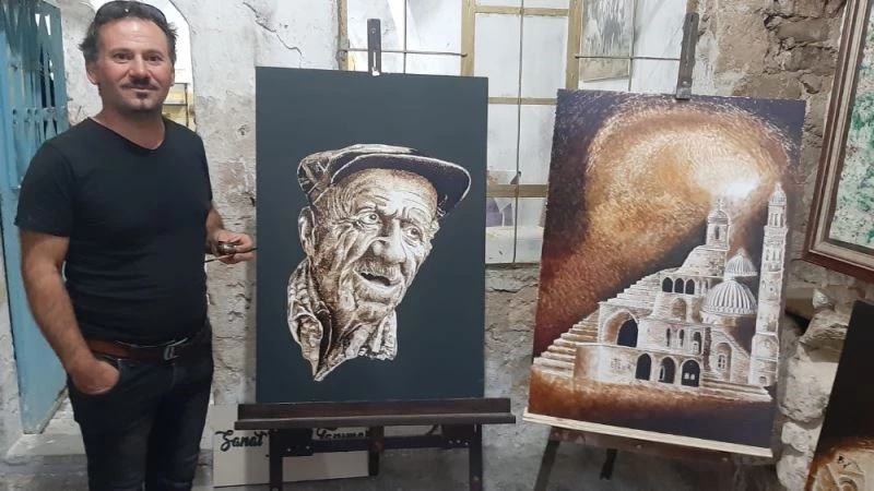 Mardinli ressamın ziftten yaptığı tablolar görenleri hayran bırakıyor
