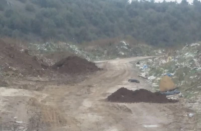 Köylüler yolun genişletilmesi beklerken neredeyse kapanma noktasına geldi
