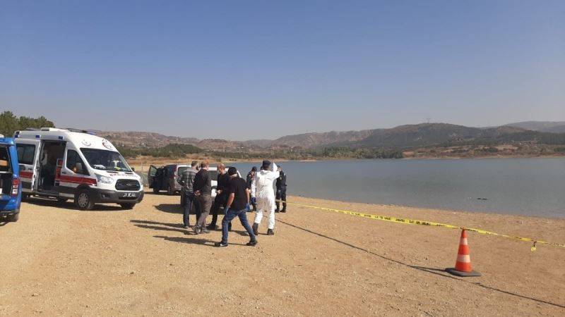 Barajda kıyıya vurmuş ceset bulundu
