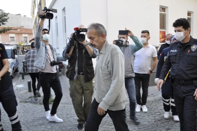 Bunalım geçiren şahıs sokağı birbirine kattı
