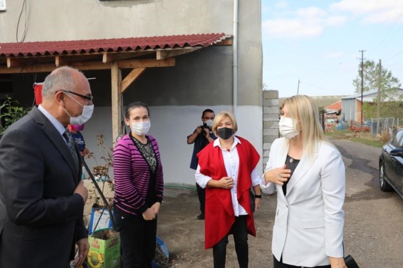 Yıldırımın bozduğu televizyon yenilendi çocuklar EBA’ya kavuştu
