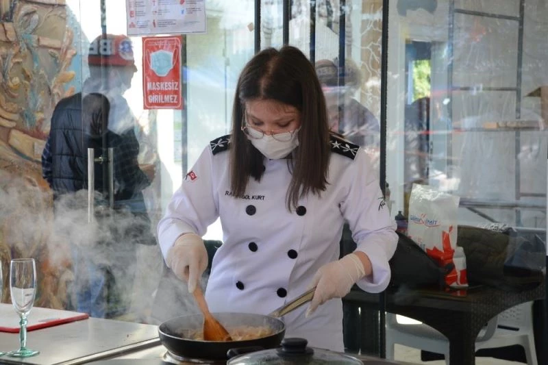 Gastro-İzmit genç şeflerin yarışmasıyla devam etti
