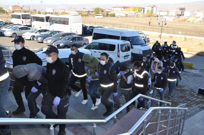 405 bin kişinin kimlik ve kredi kartı bilgilerine ulaşmışlar
