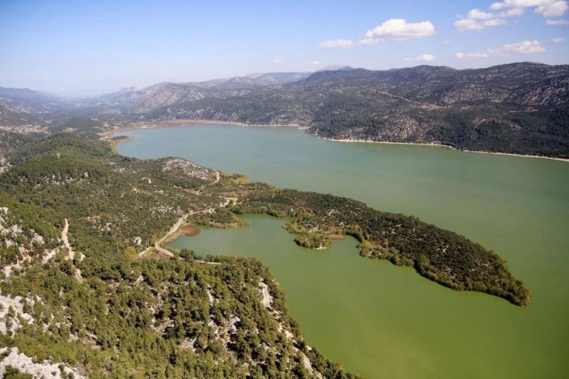 Kovada Gölü Milli Parkı’nda renk cümbüşü görsel şölen sunuyor
