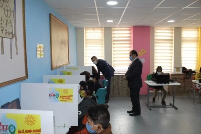 Kaymakam Çiçek ’EBA’ sınıfını inceledi
