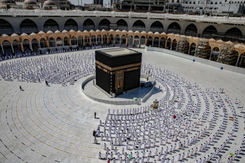 Kabe’de 7 ay sonra ilk cuma namazı kılındı
