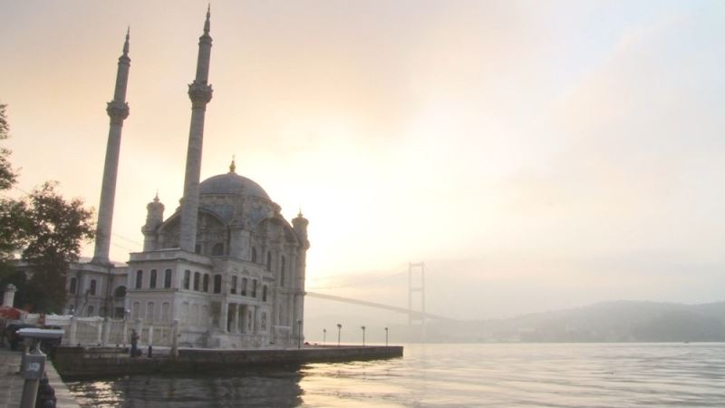 İstanbullular Cumartesi sabahına sisli bir havayla uyandı
