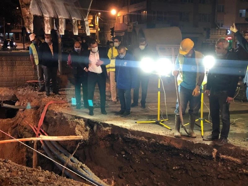 Balıkesir’de BASKİ yeni yağmur suyu borularını döşüyor
