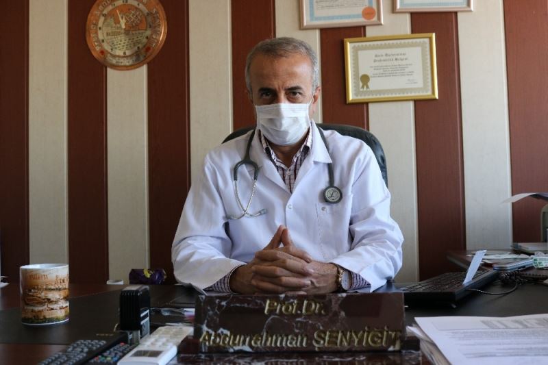 Prof. Dr. Şenyiğit vatandaşları Covite karşı uyardı
