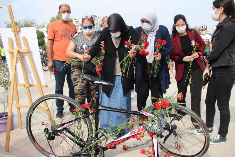 Kazada yaşamını yitiren bisikletli Zeynep’e duygusal anma
