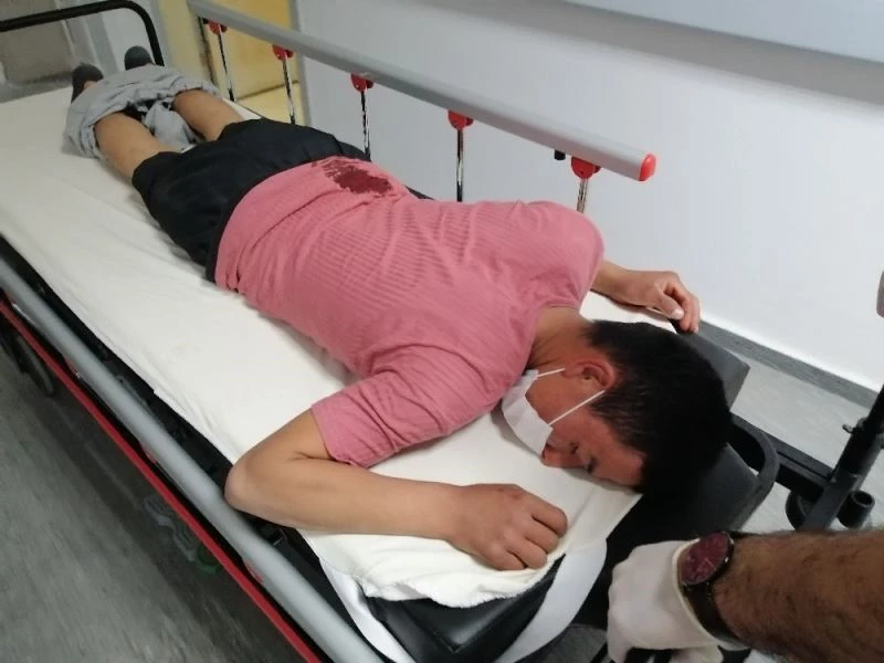 Sigara vermeyen şahsı cam şişeyle yaraladılar
