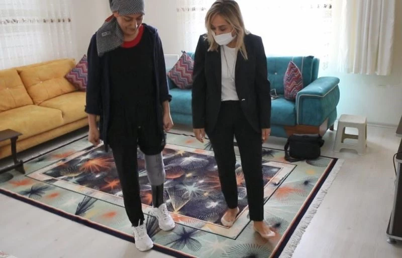 4. kattan düşen kadın 5 yıl sonra ilk adımı atmanın mutluluğunu yaşadı
