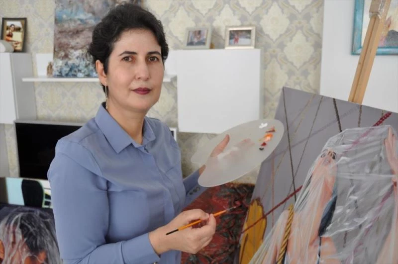 Yüksek lisans öğrencisi ev hanımının okuma azmi takdir topluyor