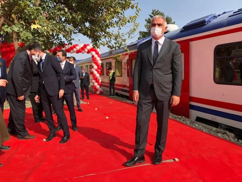 Bakan Ersoy: “Ankara’yı hap yaparak birçok noktaya turizm tren rotalarını yaymak istiyoruz”
