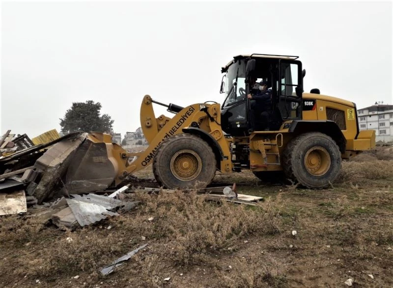 Osmangazi’de kaçak ahır, kümes ve barakalar yıkıldı
