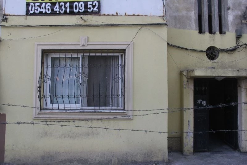 Kocasının eve kilitlediği kadını polis kurtardı
