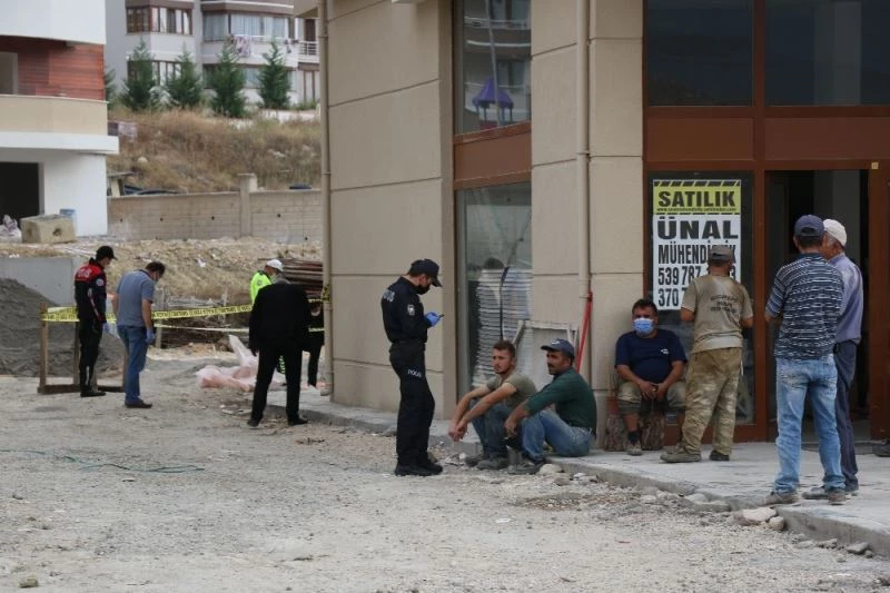 Bulduğu cisim elinde patladı, parmakları parçalandı
