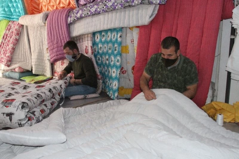 Pandemi sürecinde el yapımı yün yorganlara olan ilgi arttı; İşler üçe katlandı

