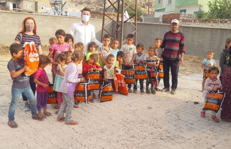 Tansaş giyim mağazaları, köy okullarındaki öğrencileri unutmadı
