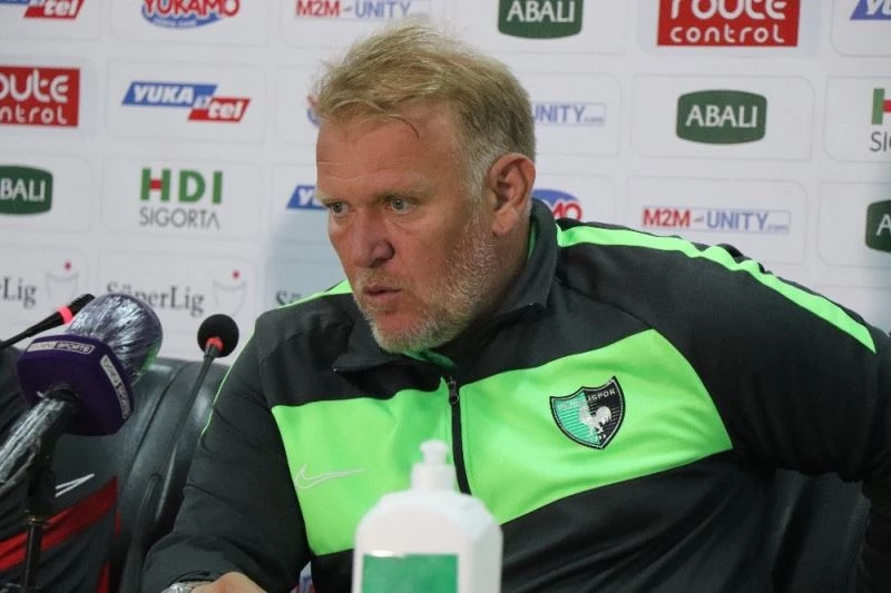 Prosinecki: “VAR’a gidiliyor ve çok net olan bir penaltı görülmüyor”
