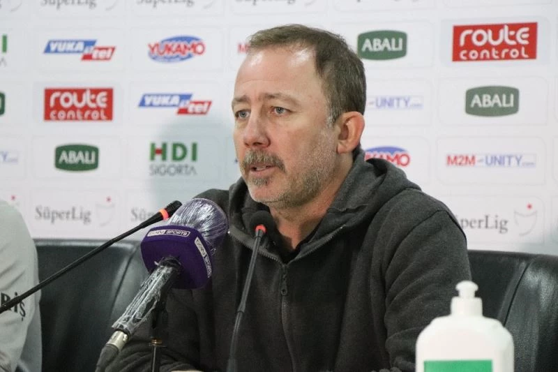Sergen Yalçın: “Beşiktaş tarihinin en zor antrenörlük görevini ben yapıyorum”
