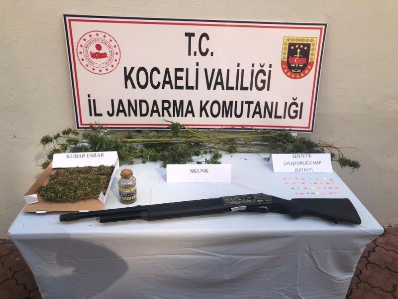 Kocaeli’de jandarma zehir tacirlerine geçit vermedi: 3 gözaltı
