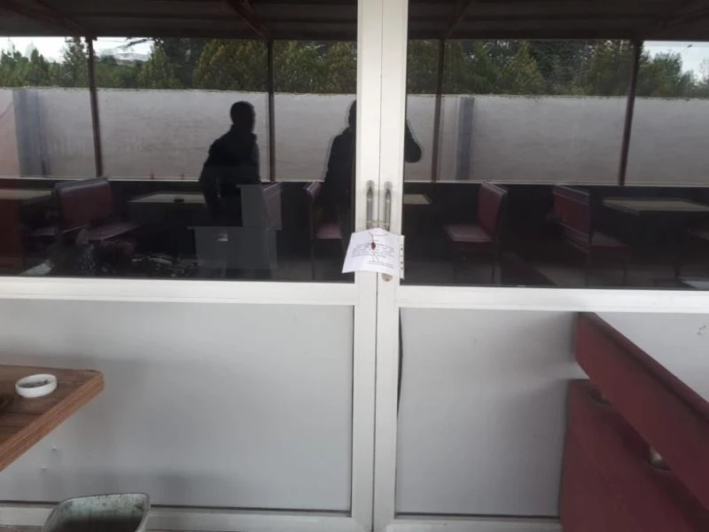 Konsomasyon yapılan ve sigara içilen işletmeler mühürlendi
