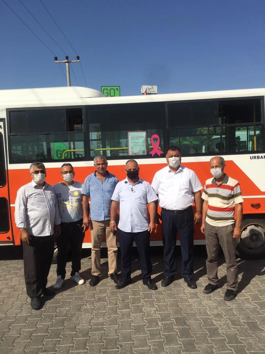 MEME KANSERİ’NE FARKINDALIK İÇİN DOLMUŞLARA PEMBE KURDELE VE AFİŞLER TAKILDI