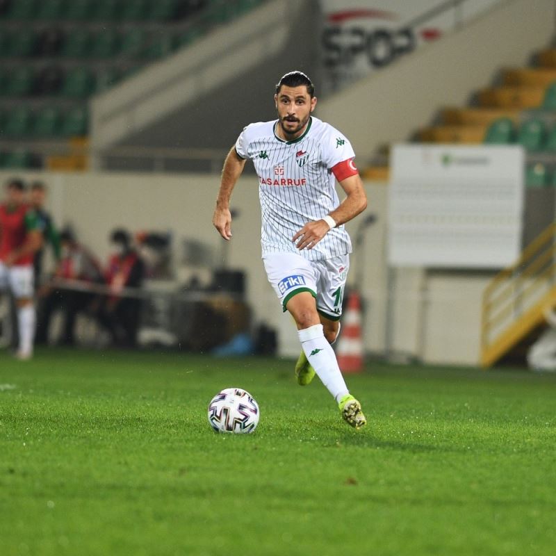 Bursasporlu futbolcu Özer Hurmacı: “Vazgeçmek yok”
