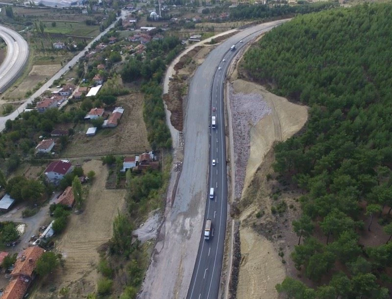 Gediz-Simav-Demirci ayrımında yol yapım çalışmaları
