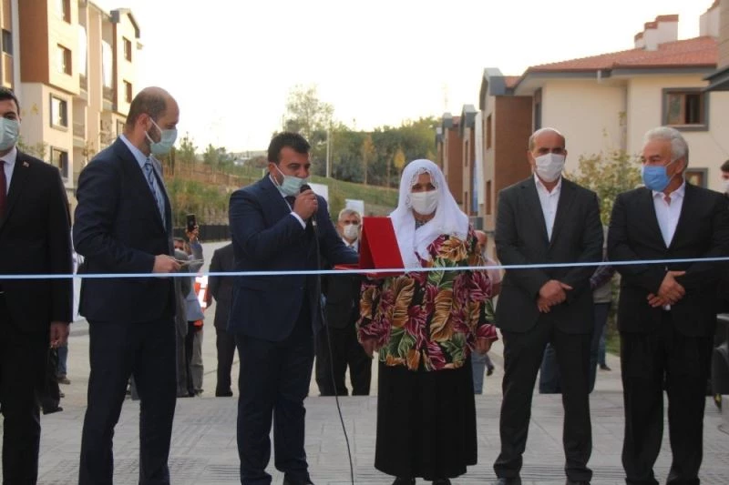 Cumhurbaşkanı Erdoğan’ın evine gelme sözü verdiği yaşlı kadının tek isteği fotoğraf
