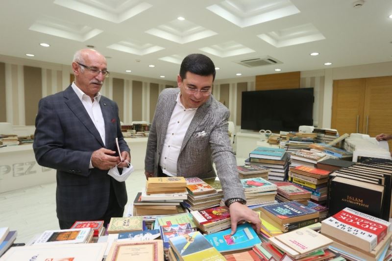 Cemil Meriç Kitaplığı’na kitap yağıyor
