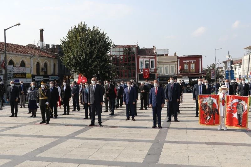 29 Ekim töreninde liseli genç kız baygınlık geçirdi
