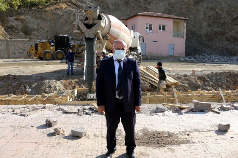 Yahyalı Kapalı Semt Pazarının temeline ilk harç konuldu
