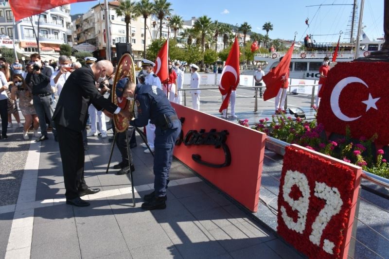 Cumhuriyet Bayramının 97.yılında Marmaris’te çelenk sunma töreni yapıldı
