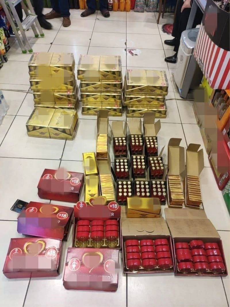 Kara listede bulunan çikolata ve içecekler ele geçirildi
